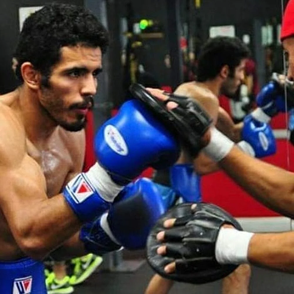 Winning CM-5 Small Oval Punch Mitt - Image 4